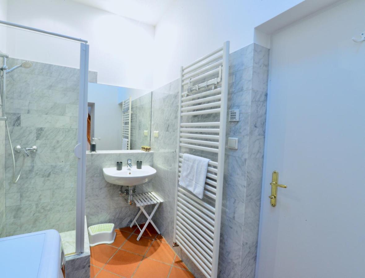 Spacious Flat With Panoramic View เวียนนา ภายนอก รูปภาพ